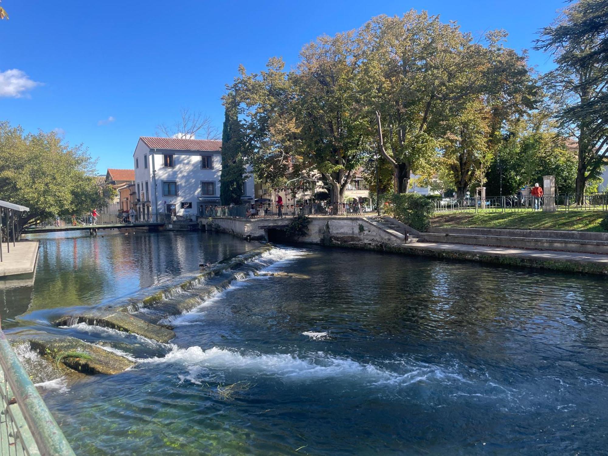 Studio Au Calme Dans Le Centre-Ville Historique LʼIsle-sur-la-Sorgue Exteriör bild