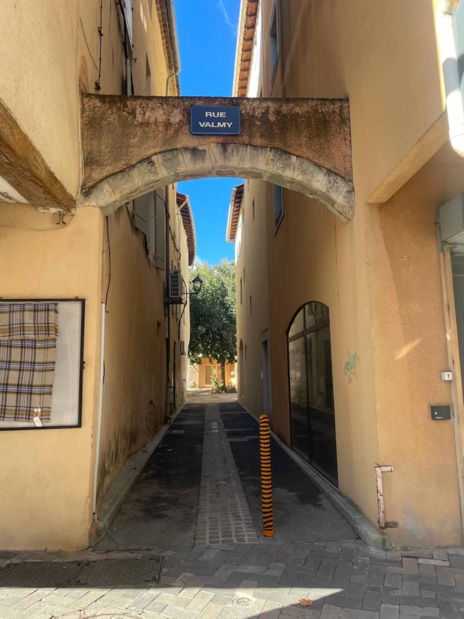 Studio Au Calme Dans Le Centre-Ville Historique LʼIsle-sur-la-Sorgue Exteriör bild